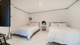 Gapyeong Belloci Lake Kids Pool Villa