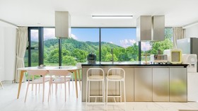 Gapyeong Belloci Lake Kids Pool Villa