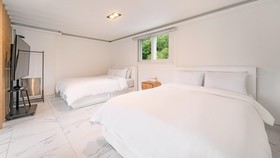 Gapyeong Belloci Lake Kids Pool Villa