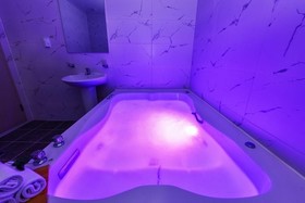 Gapyeong Ddobagi Spa Glamping