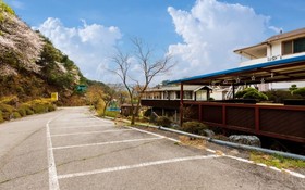 Gapyeong Haengbogi Meomuneunjip House