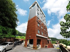 Iris Hotel