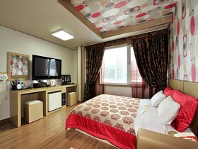 Iris Hotel