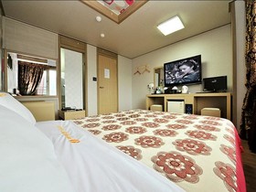 Iris Hotel