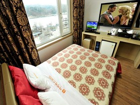 Iris Hotel