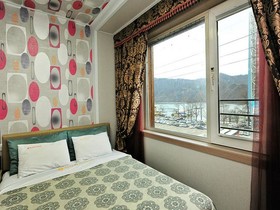 Iris Hotel