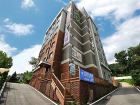 Iris Hotel
