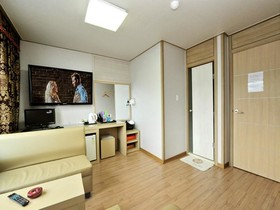 Iris Hotel