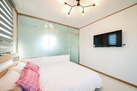 Nami Island Pig Dream Spa Pension