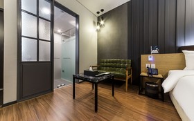 Gimpo Drive-in B-faced Hotel Louis