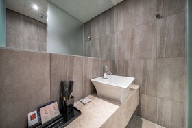 Goyang Stay Bishop Hotel