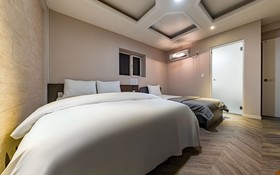 Ilsan Wainscot Hotel