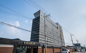 Ilsan Wainscot Hotel