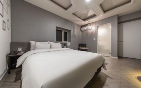 Ilsan Wainscot Hotel