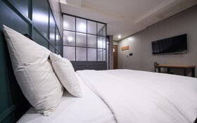 Guri Elin Hotel