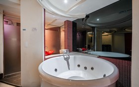 Hanam Lucy Hotel