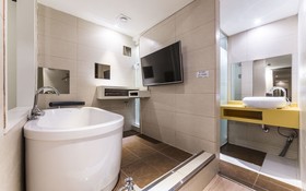 Hanam Lucy Hotel