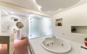 Hanam Lucy Hotel