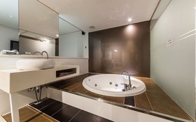 Hanam Lucy Hotel