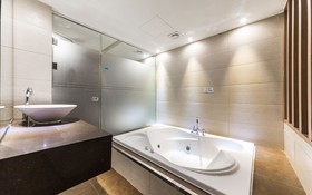 Hanam Lucy Hotel