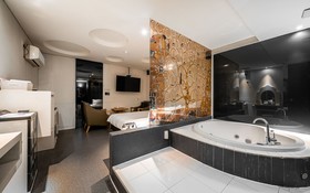 Hanam Lucy Hotel