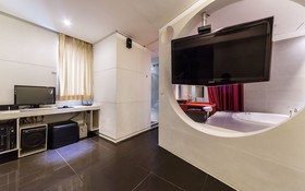 Hanam Lucy Hotel