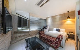 Chelsea The Premium Hotel