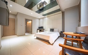 Chelsea The Premium Hotel