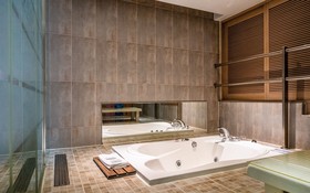 Chelsea The Premium Hotel