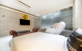 Chelsea The Premium Hotel