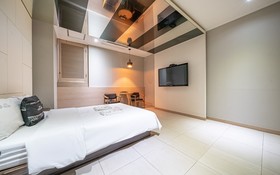 Chelsea The Premium Hotel