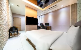 Chelsea The Premium Hotel