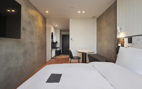 Dongtan Station Obut Hotel