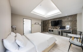 Hwaseong Wolmun Lavender Onchen Hotel