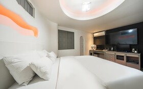 Hwaseong Wolmun Lavender Onchen Hotel