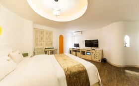 Hwaseong Wolmun Lavender Onchen Hotel