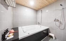 Hwaseong Wolmun Lavender Onchen Hotel