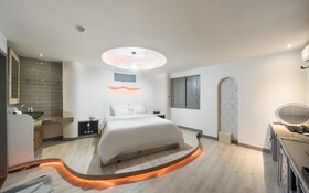 Hwaseong Wolmun Lavender Onchen Hotel