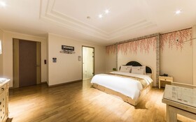 Hwaseong Wolmun Lavender Onchen Hotel