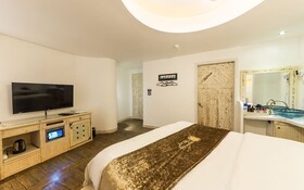 Hwaseong Wolmun Lavender Onchen Hotel