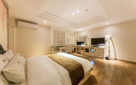 Hwaseong Wolmun Lavender Onchen Hotel