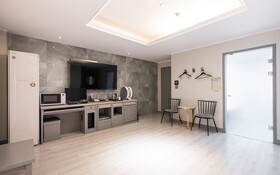 Hwaseong Wolmun Lavender Onchen Hotel