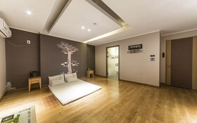 Hwaseong Wolmun Lavender Onchen Hotel