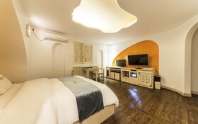 Hwaseong Wolmun Lavender Onchen Hotel