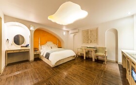 Hwaseong Wolmun Lavender Onchen Hotel