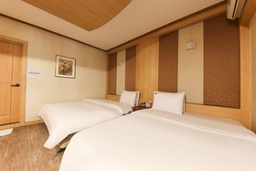 Jes Hot Springs Hotel