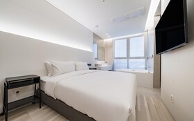 Pyeongtaek La Seine Tourist Hotel