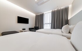 Pyeongtaek La Seine Tourist Hotel