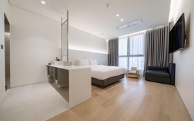 Pyeongtaek La Seine Tourist Hotel