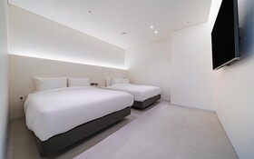 Pyeongtaek La Seine Tourist Hotel